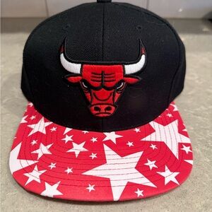 Mitchell & Ness CHICAGO BULLS Black and Red Star Snapback Hat